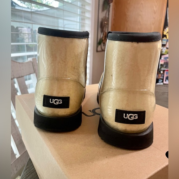 𝙲𝚕𝚊𝚜𝚜𝚒𝚌 𝙲𝚕𝚎𝚊𝚛 𝙼𝚒𝚗𝚒 𝚄𝚐𝚐𝚜 - Picture 4 of 8